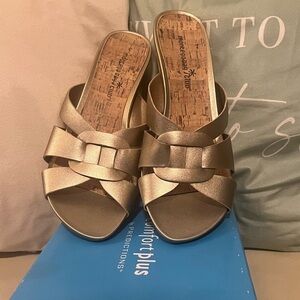 NIB Montego Bay Club Gold Cork Wedge Comfort Sandals - Sz 9